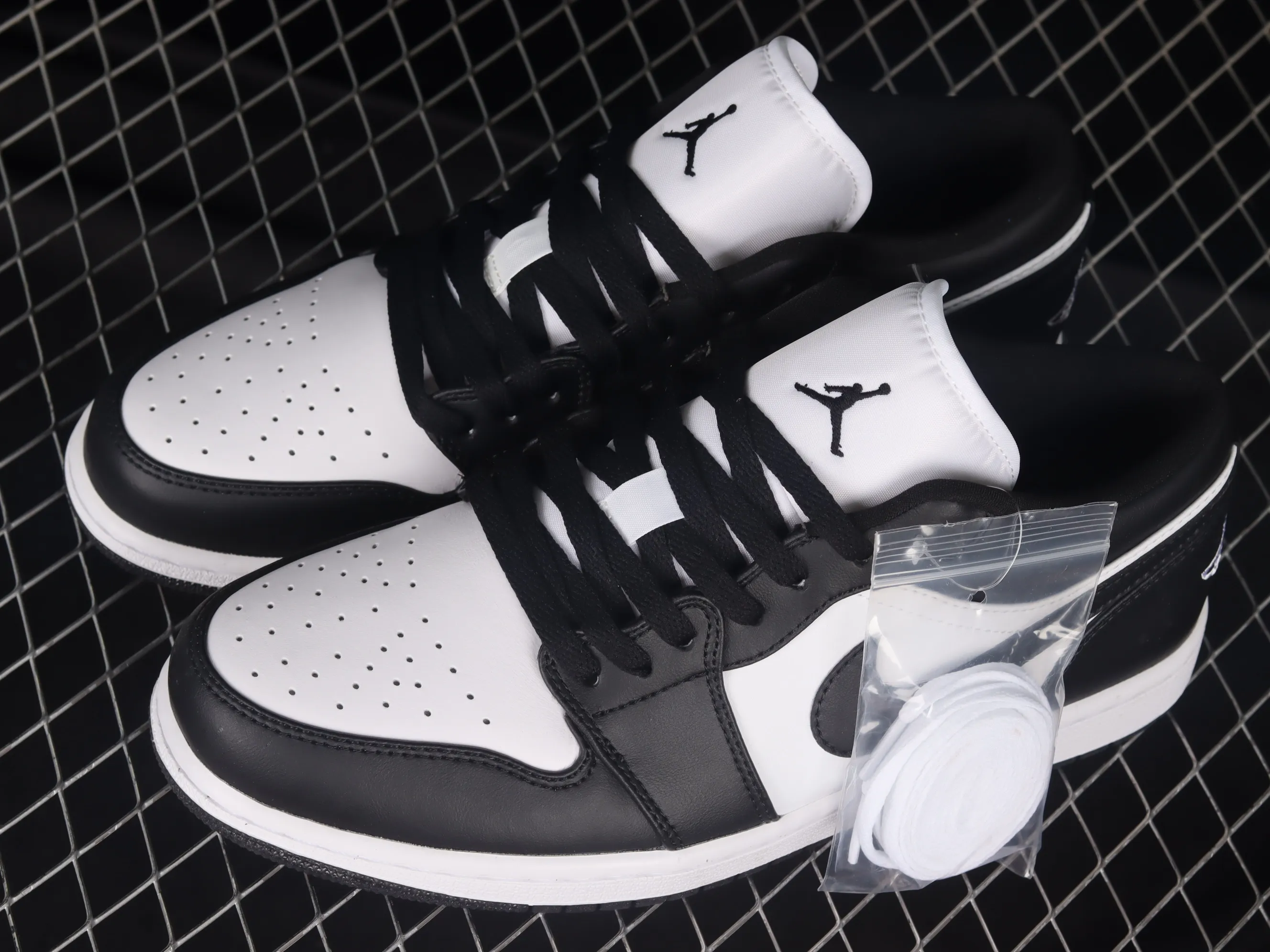 All categories Air Jordan Jordan series basketball shoes Air Jordan 1 Low Air Jordan 1 Low "Panda" AJ1 Joe 1 Panda low-top basketball shoes DC0774-101
